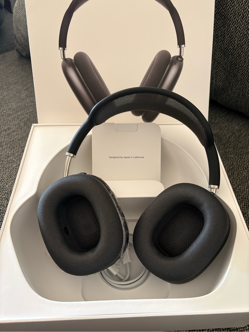 Apple AirPods Max - Space Gray 1st Generation - Picture 3 of 7